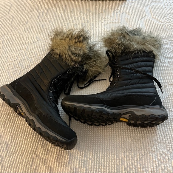 Eddie Bauer Microtherm black boots with faux fur. Size 8. Worn one time. - Picture 5 of 10